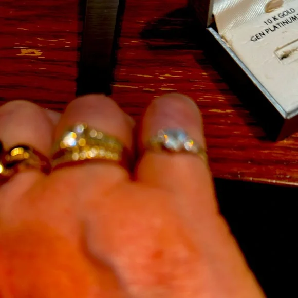 Beautiful sparkling Genuine Mystic 10k gold Topaz Ring - Picture 6 of 9